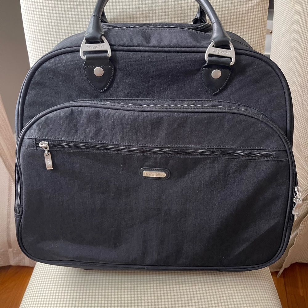 Baggallini small roller bag NWOT
